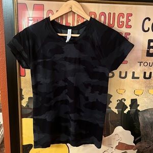 NWOT ATHLETA short sleeve shirt Camo print S ❤️